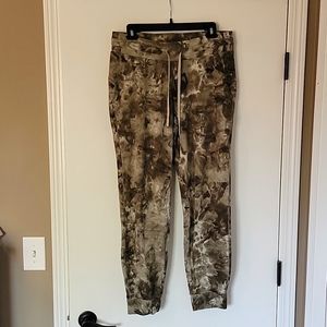 Lululemon Ready to Rulu jogger, size 10